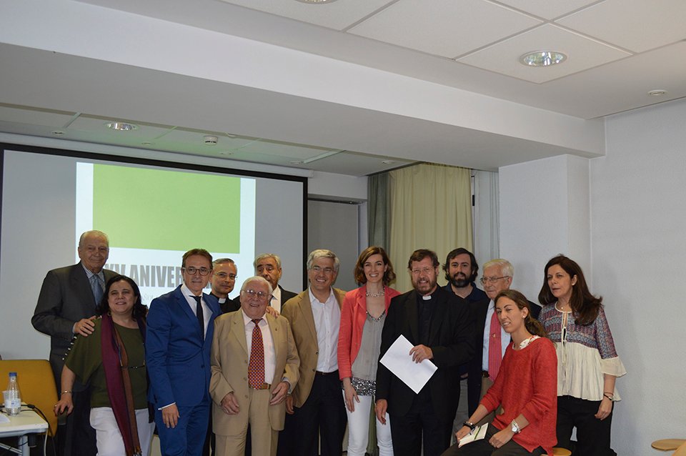 Farmacéuticos católicos en una reunión.