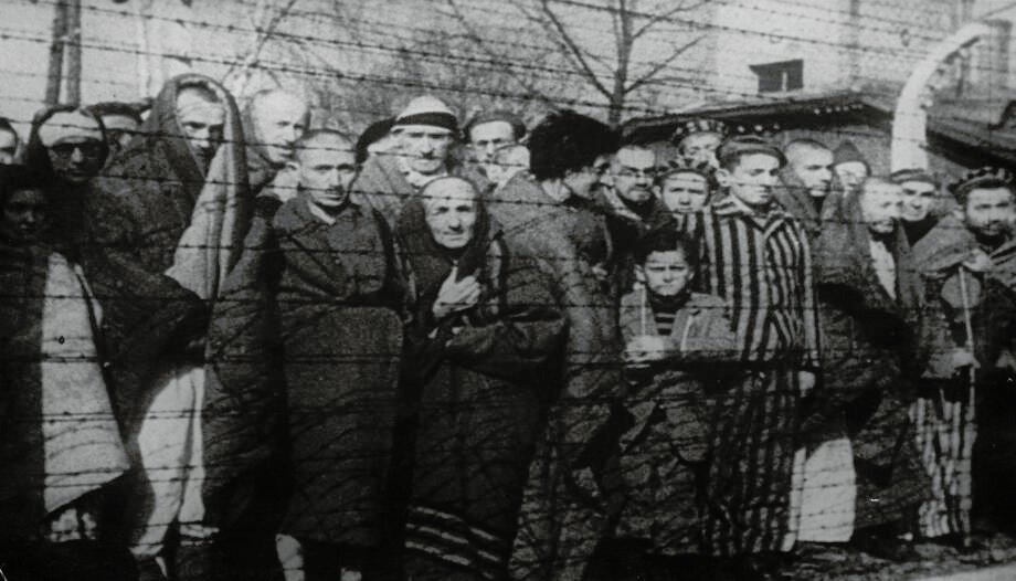 Foto supervivientes Auschwitz.