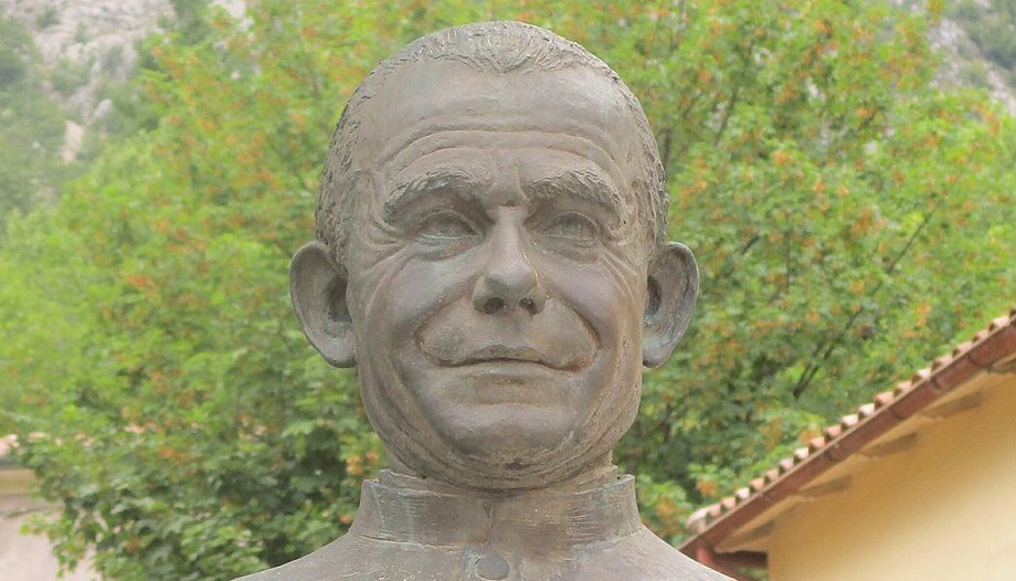 Busto de don Orione en Meta.