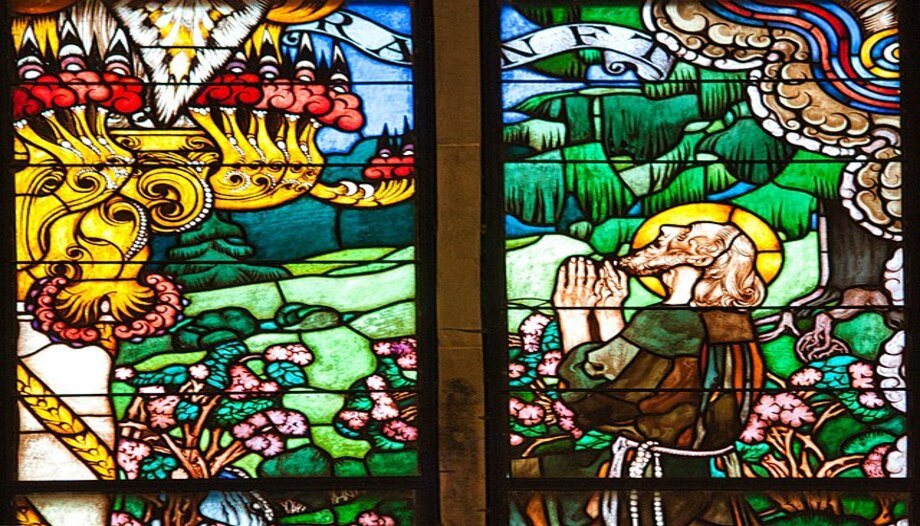 Vidriera con san Nicolás de Flüe en la catedral de Friburgo.