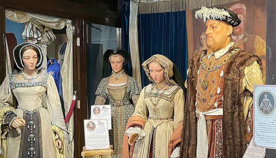 Enrique VIII con algunas de sus seis esposas, en un Museo de Cera de Florida.