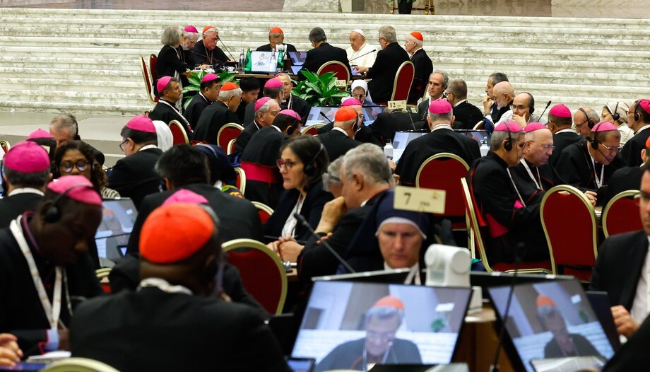 Sínodo sobre la Sinodalidad. Sesión en 2024, con el Papa Francisco.